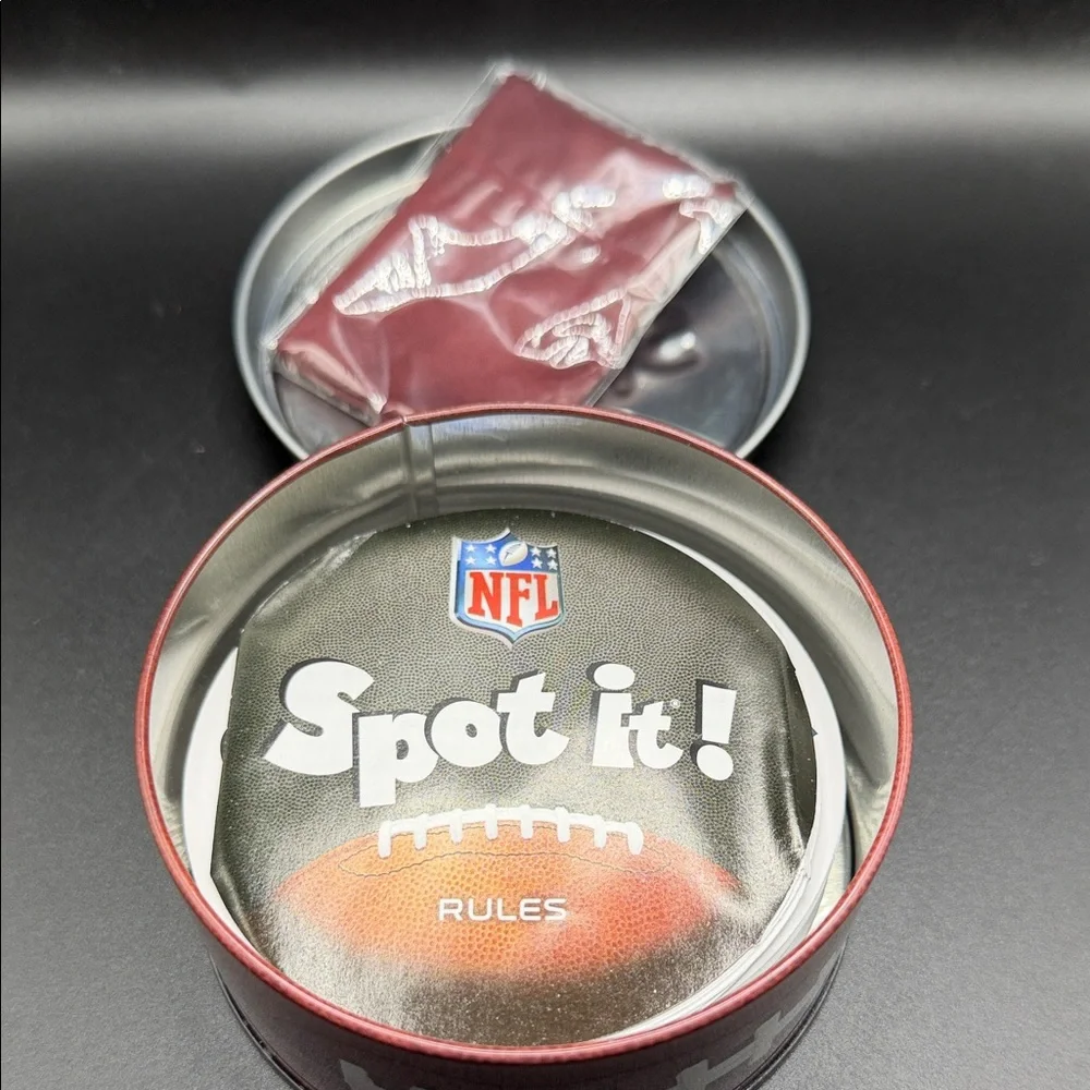 NFL Edition Spot It! Game Tin-NEW - Picture 2 of 2